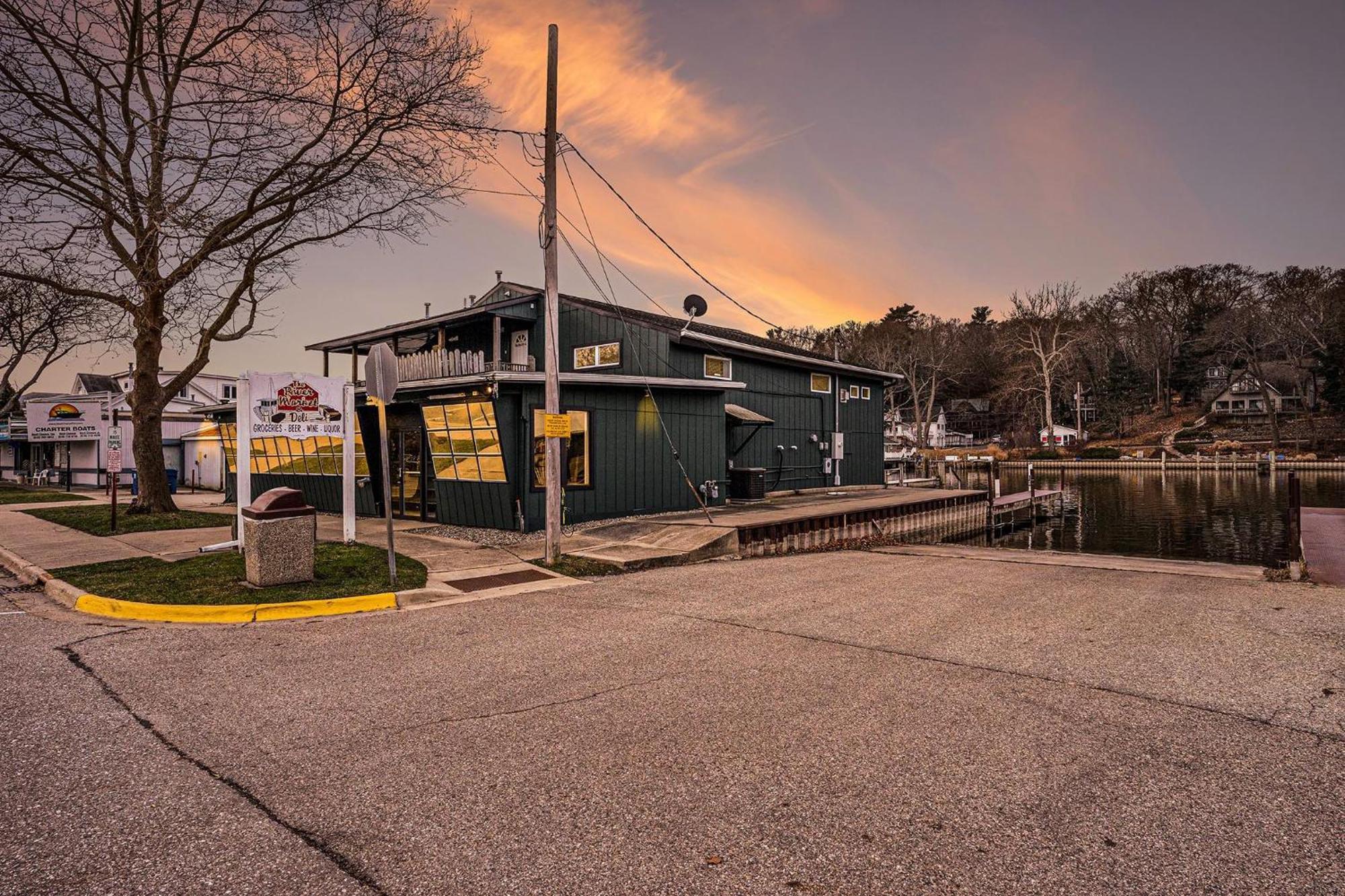 Riverside Suites - Unit A Saugatuck Exterior photo